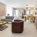 Luna Villa